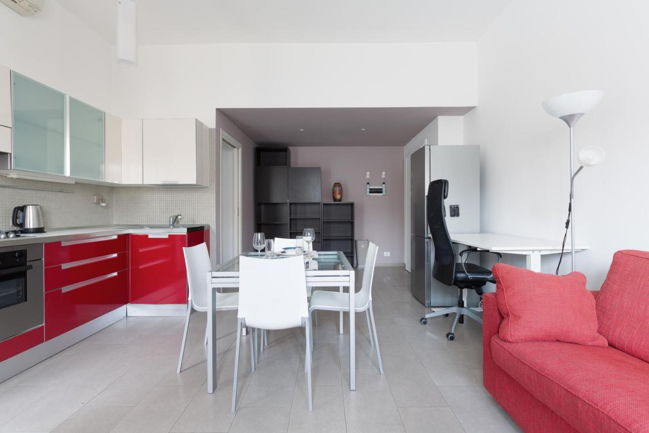 Appartement Cozy Apt With Balcony - Mm2 Sant'Agostino à Milan Extérieur photo