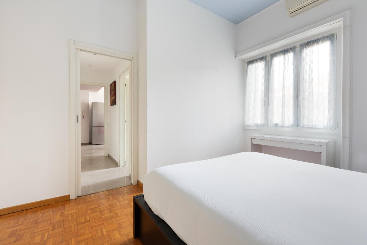 Appartement Cozy Apt With Balcony - Mm2 Sant'Agostino à Milan Extérieur photo