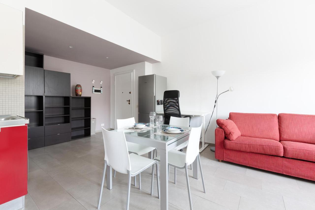 Appartement Cozy Apt With Balcony - Mm2 Sant'Agostino à Milan Extérieur photo