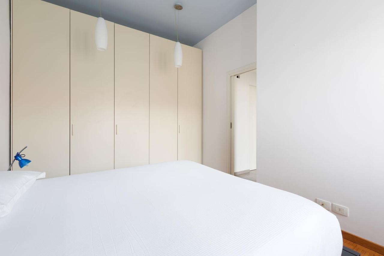 Appartement Cozy Apt With Balcony - Mm2 Sant'Agostino à Milan Extérieur photo