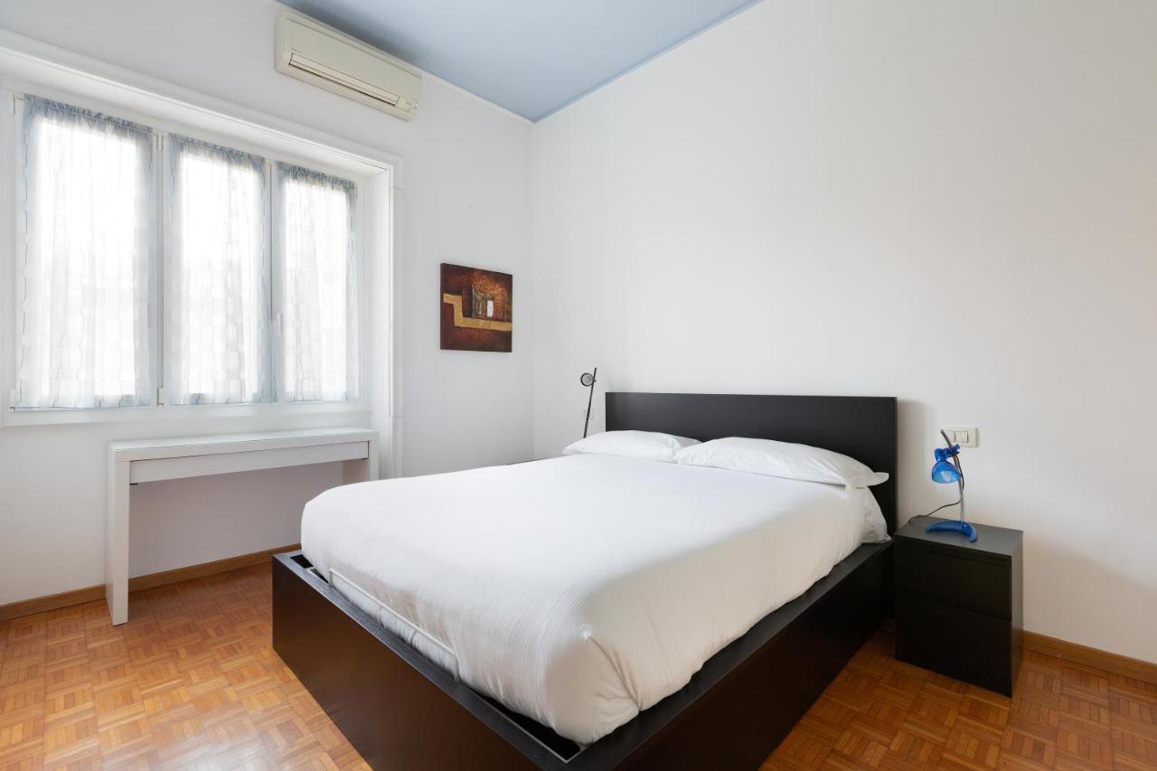 Appartement Cozy Apt With Balcony - Mm2 Sant'Agostino à Milan Extérieur photo