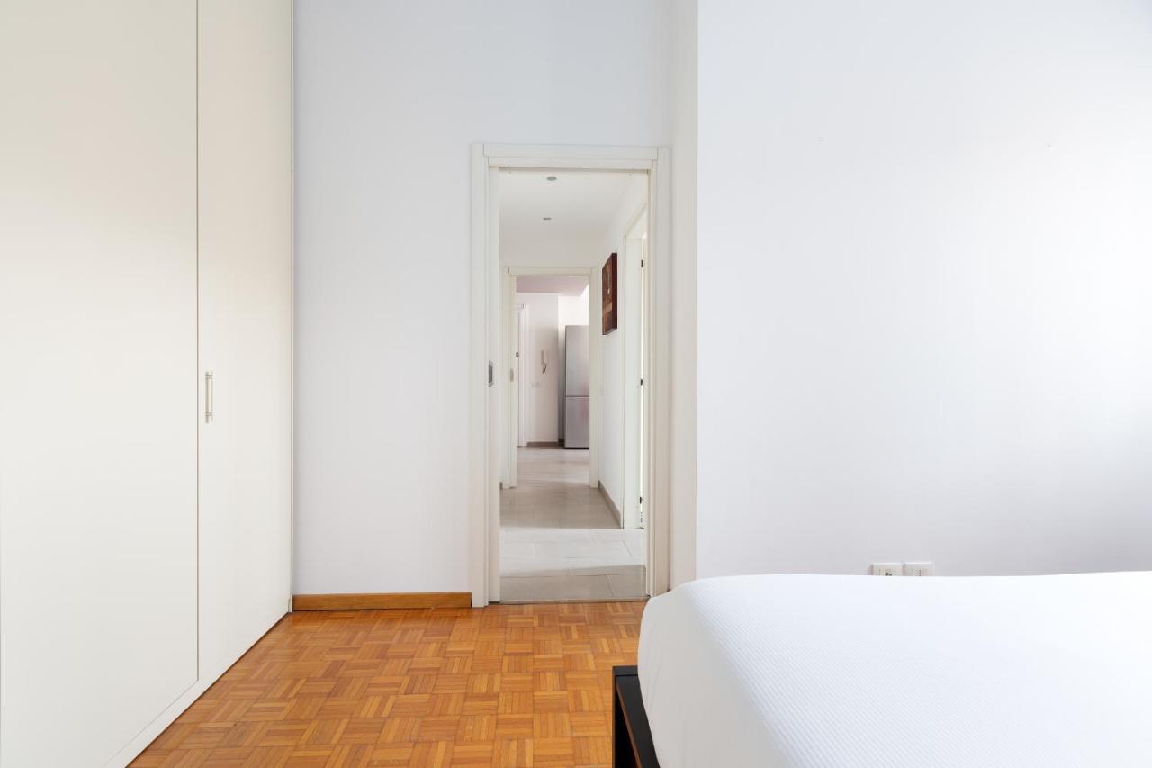 Appartement Cozy Apt With Balcony - Mm2 Sant'Agostino à Milan Extérieur photo